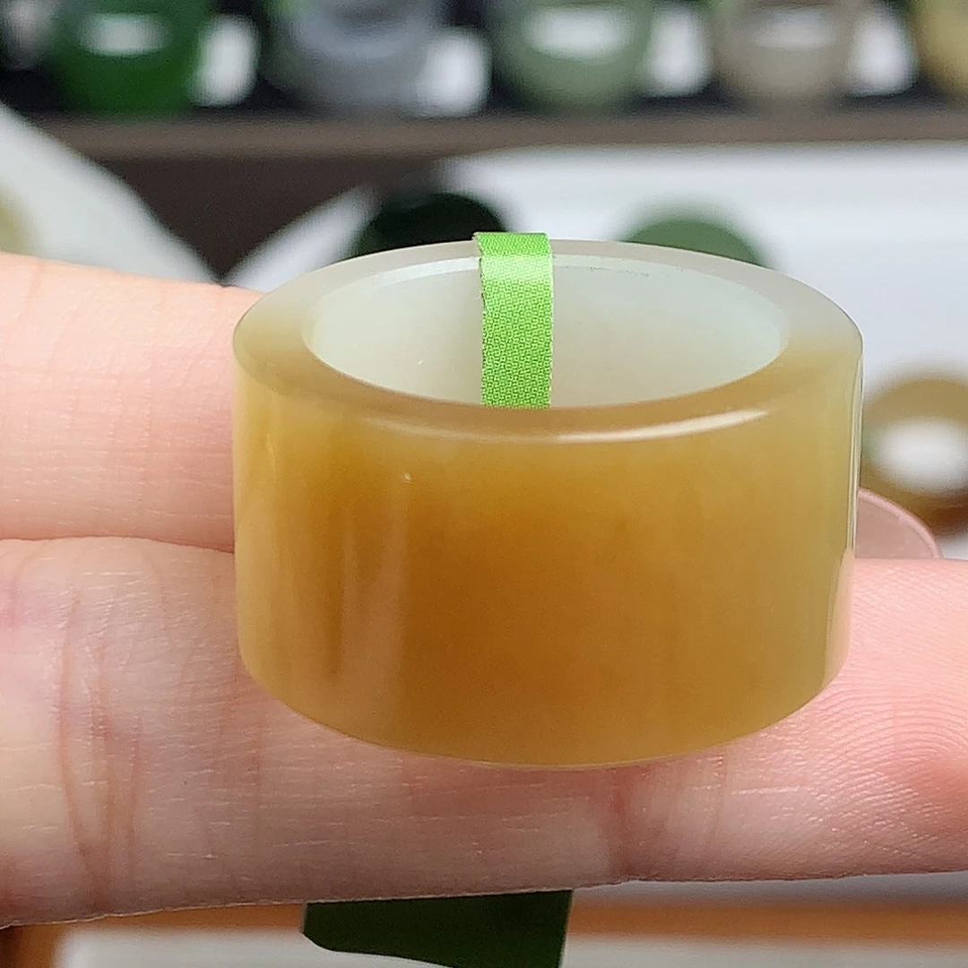 未镶嵌戒指和田玉