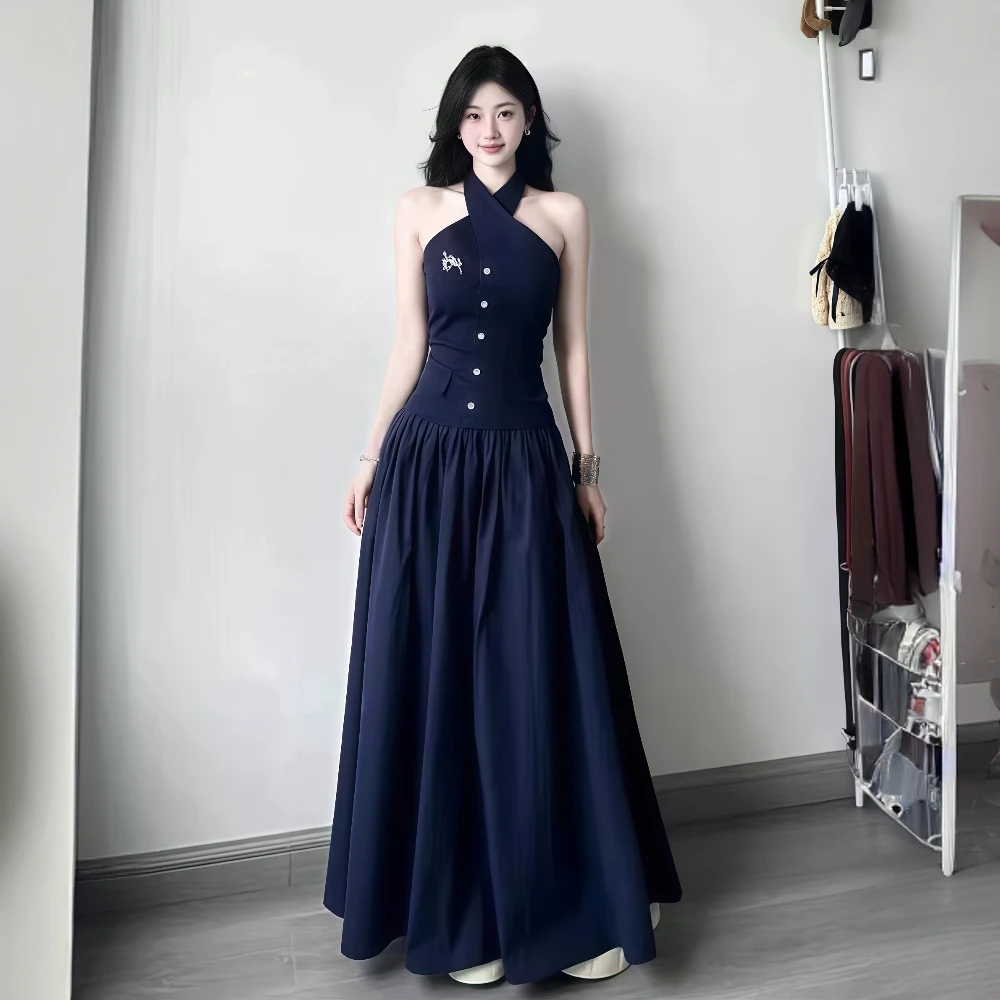 法式气质交叉挂脖连衣裙女2025夏季新款露背显瘦收腰度假风长裙子