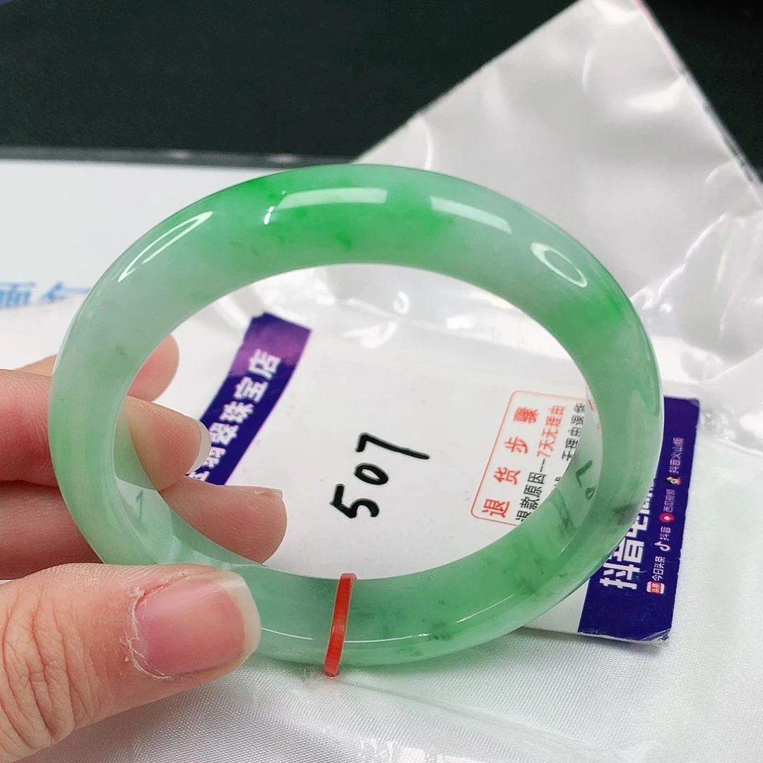 翡翠手镯未镶嵌翡翠