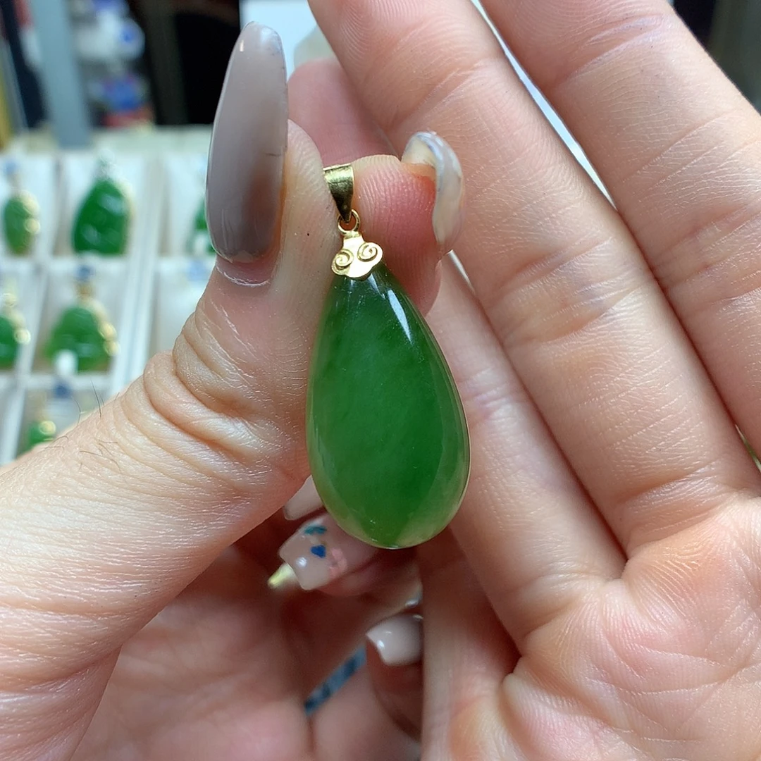 颈饰18K金镶嵌和田玉13×25