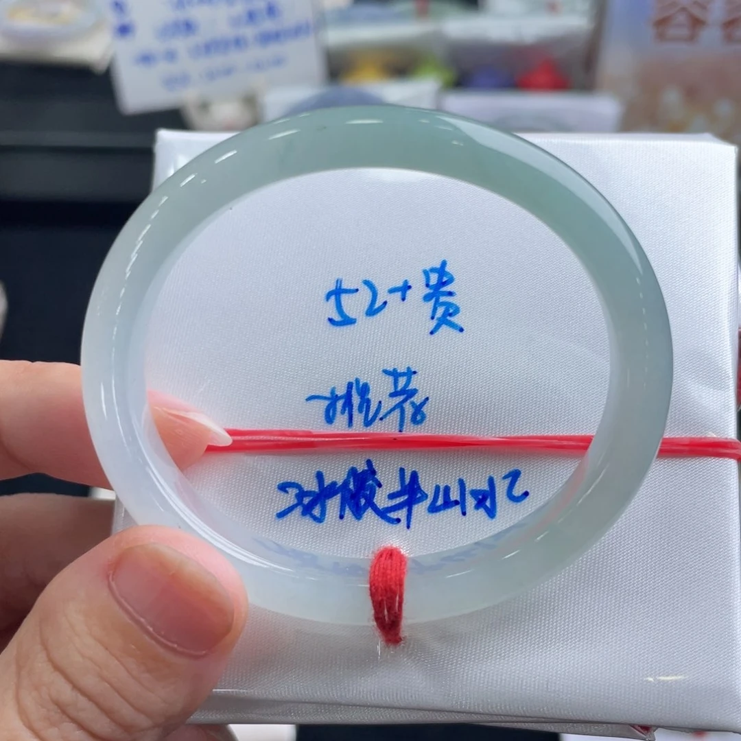 翡翠手镯未镶嵌翡翠手镯