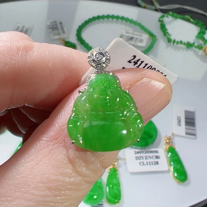 颈饰18K金镶嵌翡翠