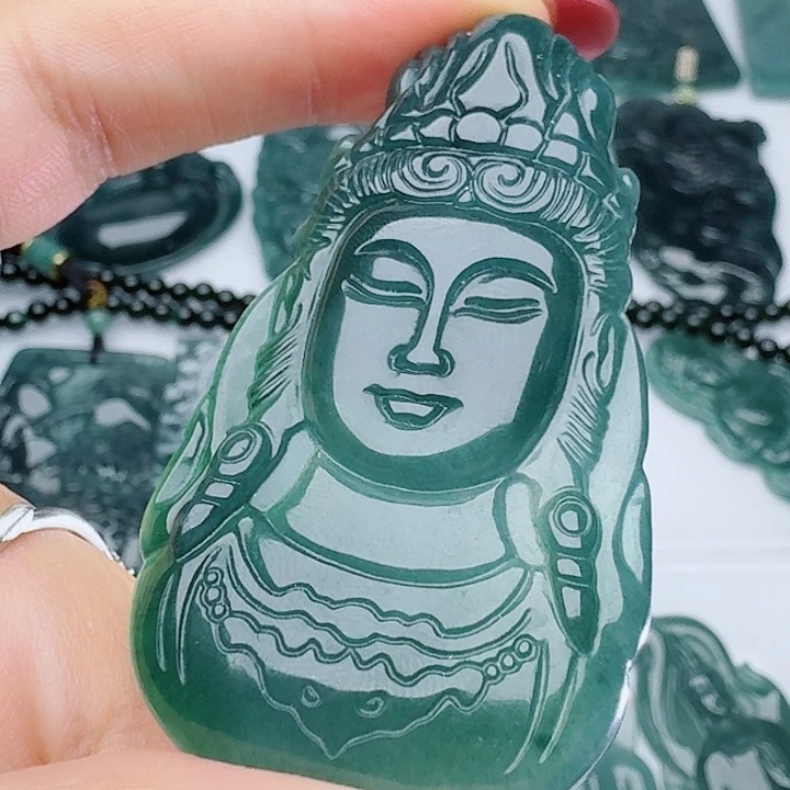 翡翠未镶嵌颈饰多样性发其一