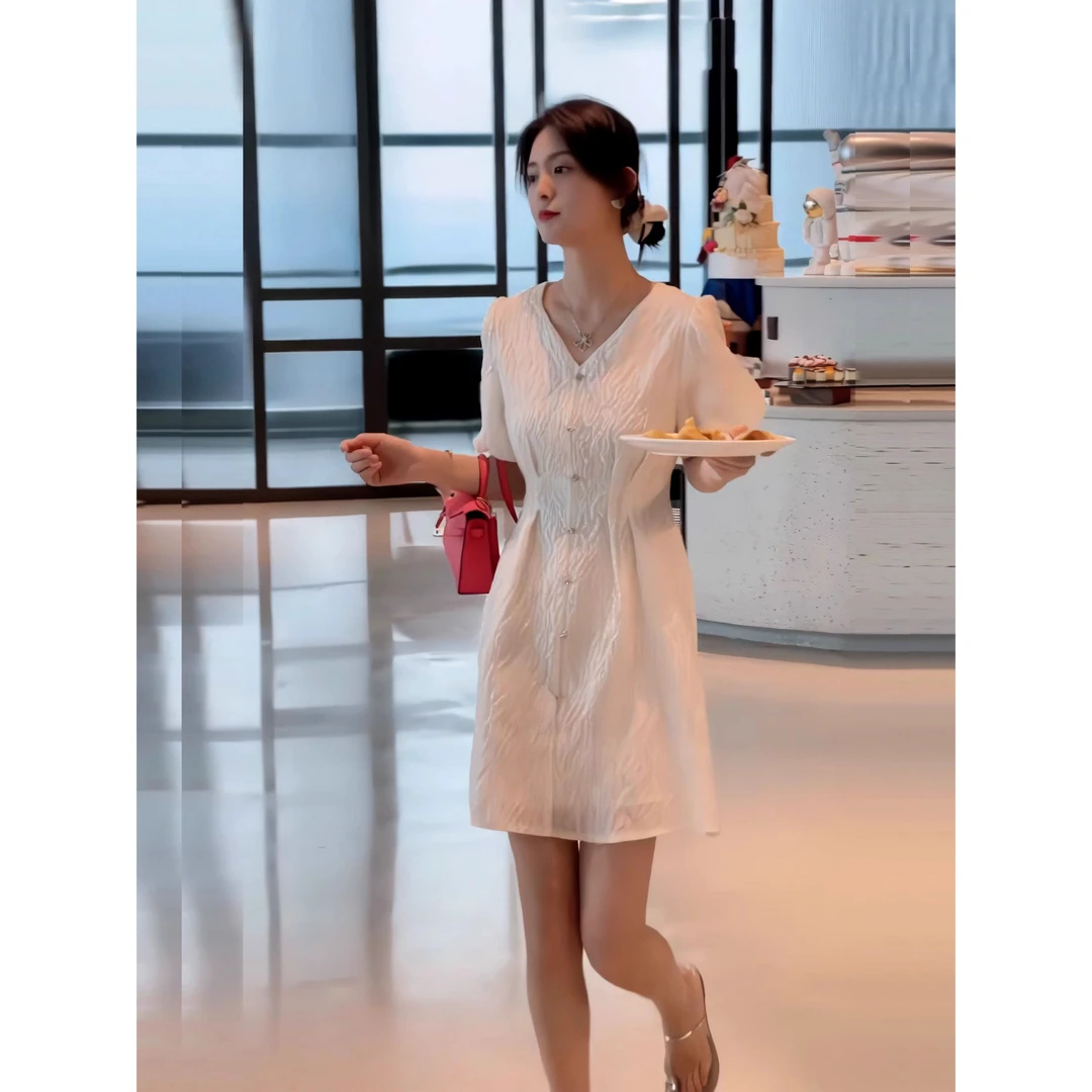 赫本风连衣裙女可盐可甜2025夏季新款时尚收腰显瘦v领气质仙女裙
