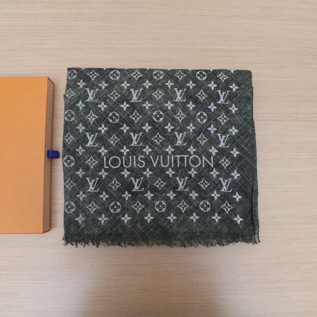 未使用 LouisVuitton/路易威登 汤/P235704304/ 绿色 满LOGO 围巾