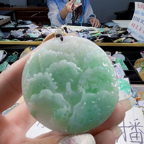 颈饰未镶嵌翡翠一个