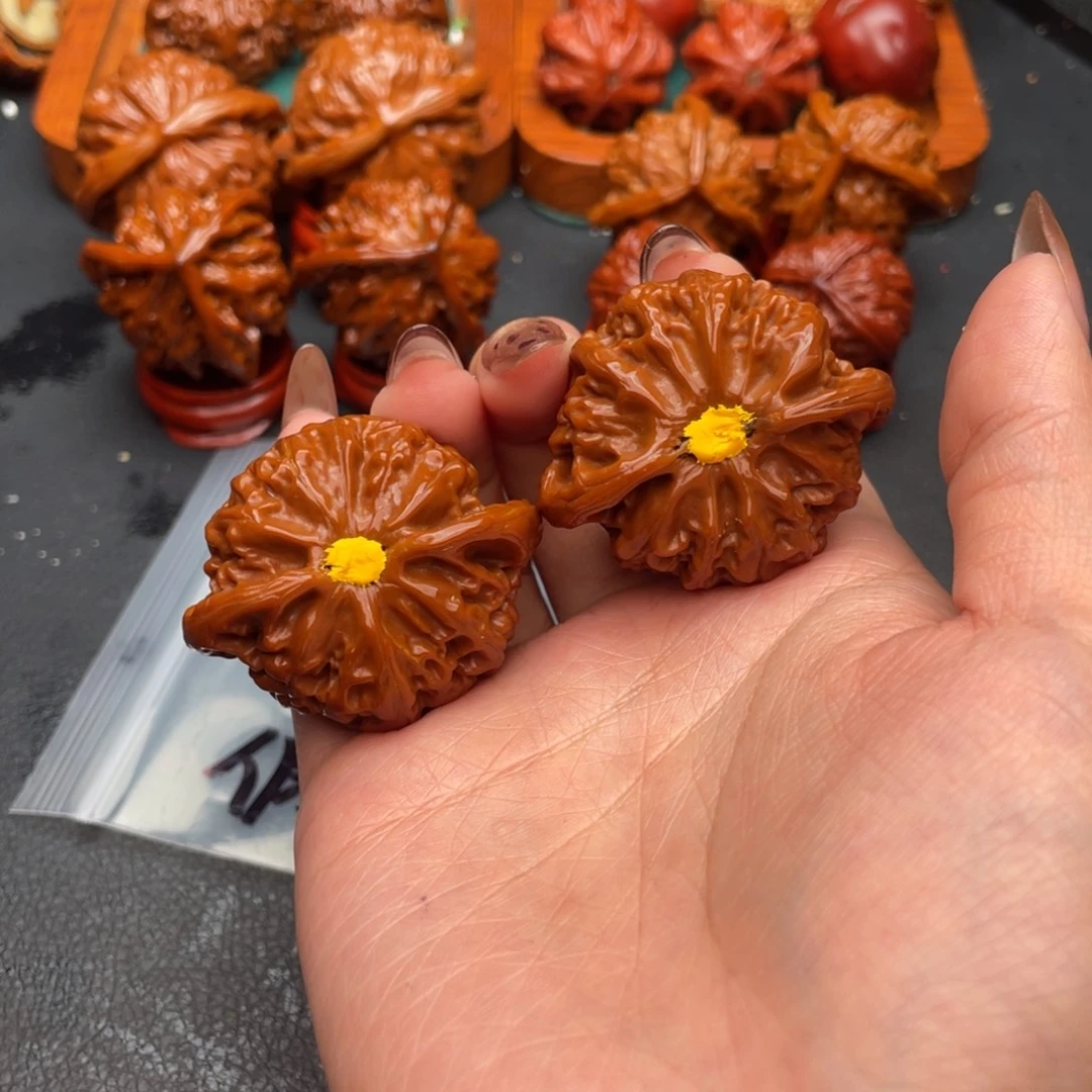 熱***民把件文玩核桃宫灯