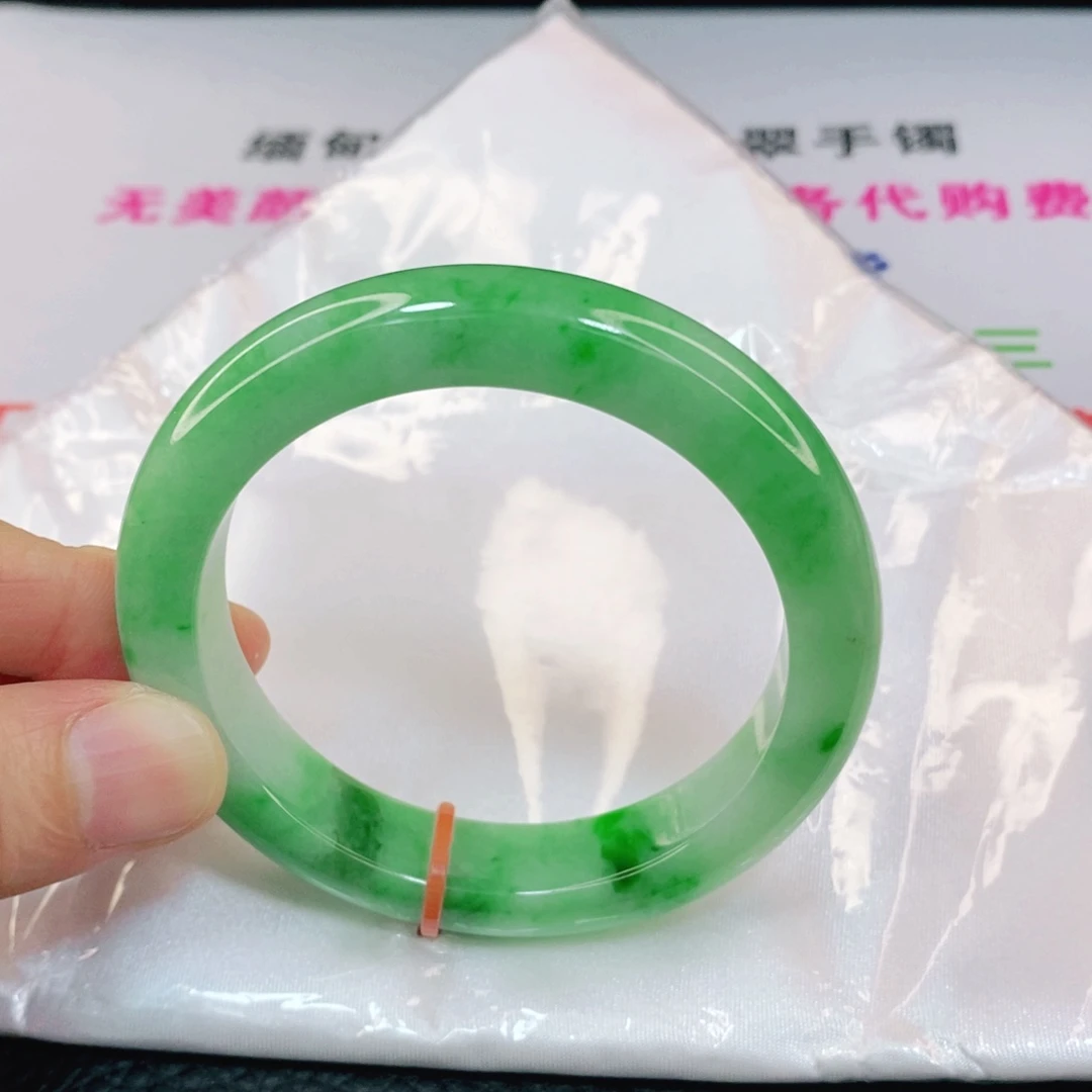 翡翠手镯未镶嵌55圈口正圈