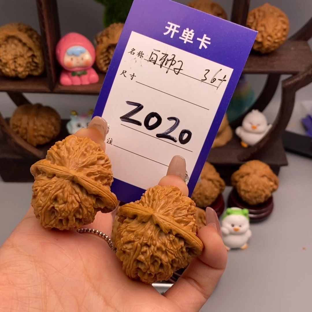 文玩核桃吊坠雨*后糖三角