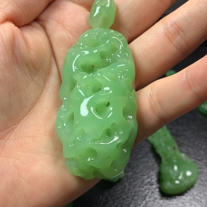 用***4和田玉未镶嵌颈饰