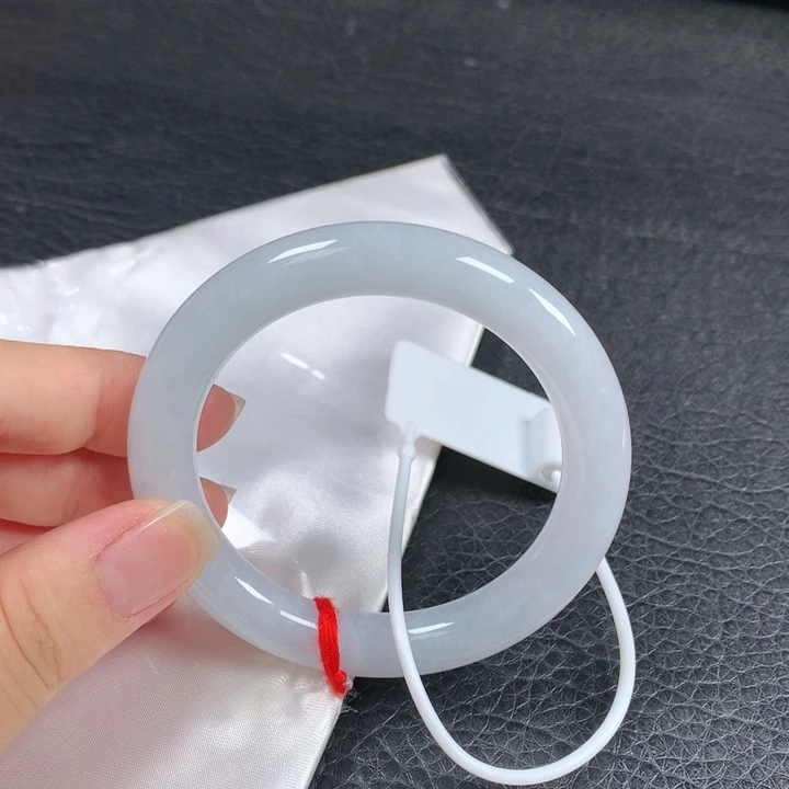 未镶嵌手镯（圆镯）翡翠