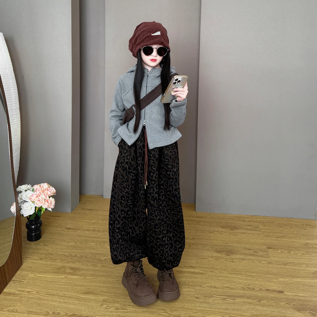 女童加绒2025秋冬款韩版时尚加厚针织连帽外套加绒豹纹裤套装潮酷