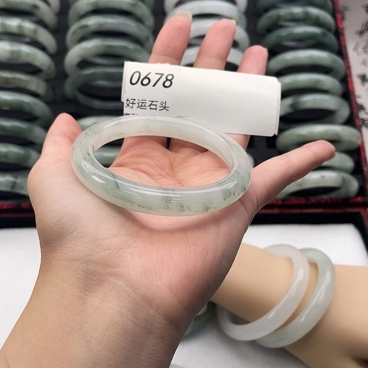 石英岩玉未镶嵌手镯