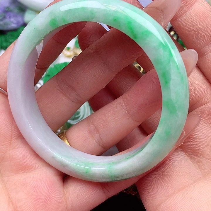 翡翠手镯未镶嵌翡翠手镯