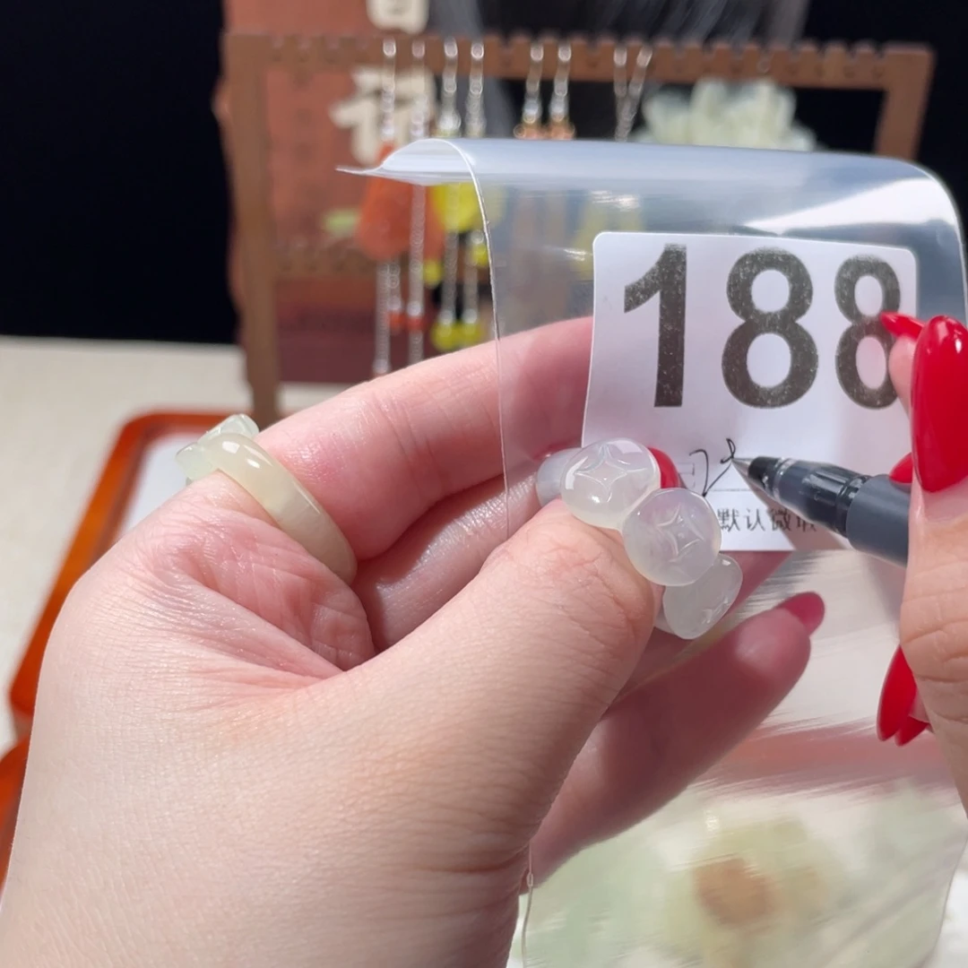 胖***了蛇纹石玉未镶嵌发饰