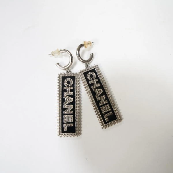 Chanel 黑银字母吊坠耳钉