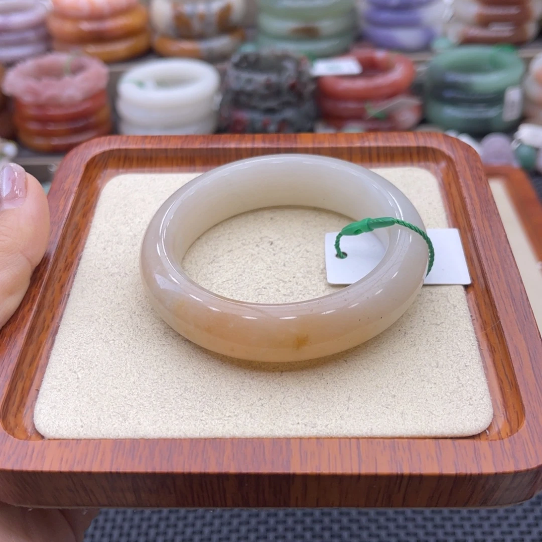 石英岩玉未镶嵌手镯