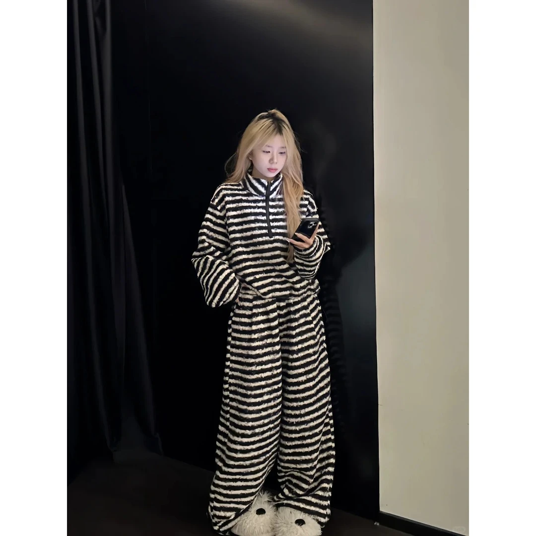 慵懒风高领黑白条纹珊瑚绒睡衣女款秋冬季毛绒加厚保暖家居服套装