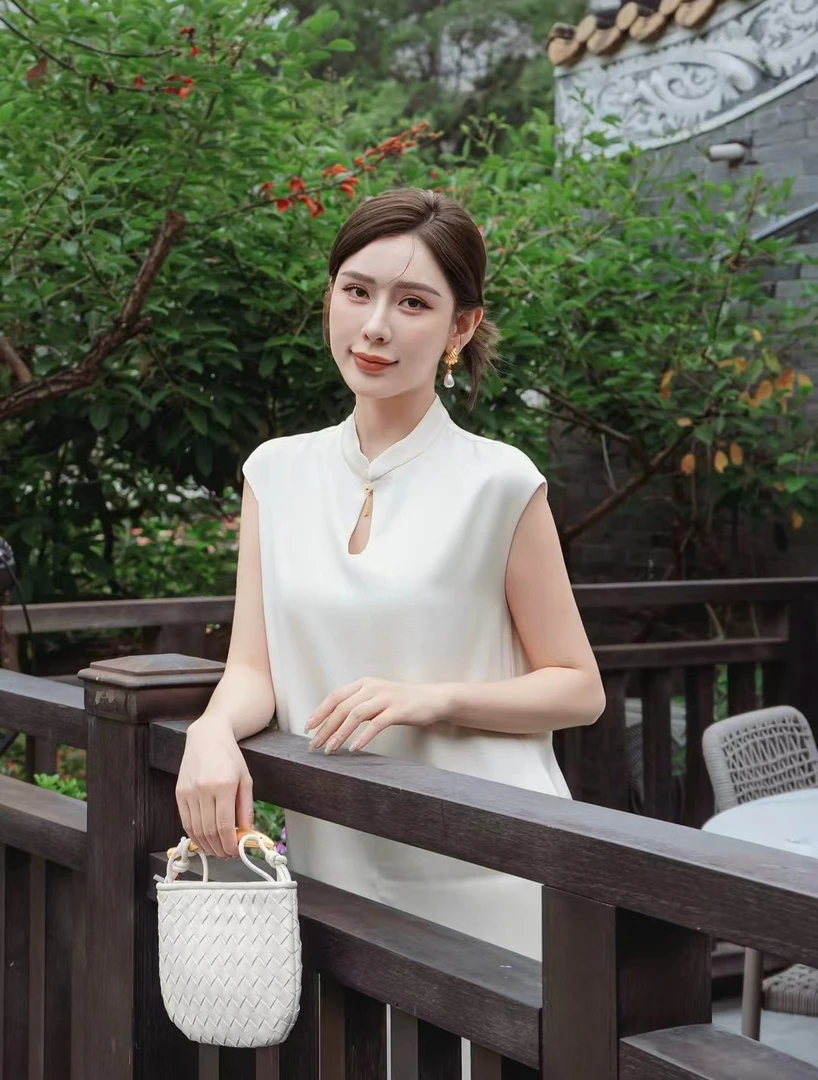 2025秋冬季修身型极简风宽松型少女风背心中式绣花春日慢人风清货