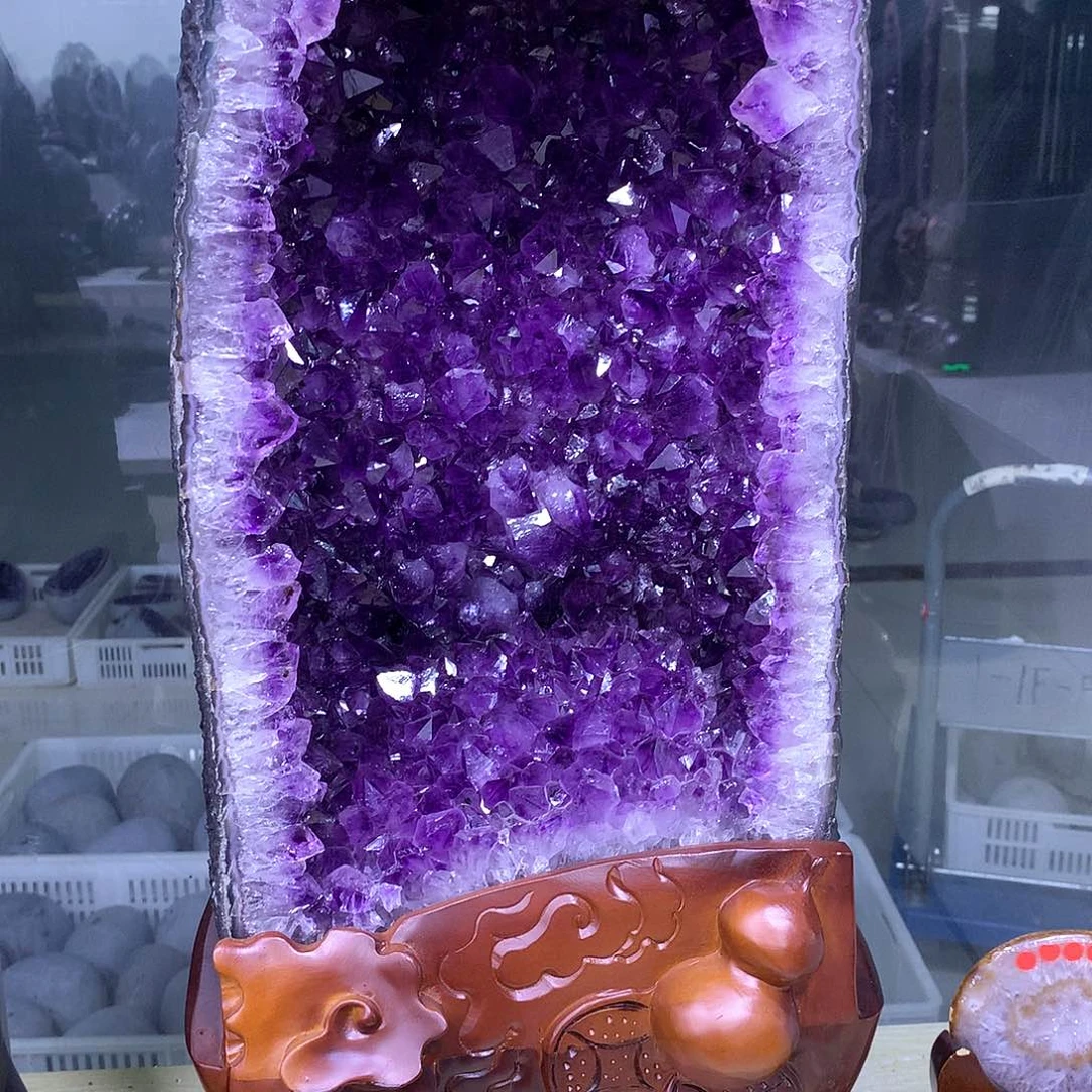织绣乌拉圭紫水晶