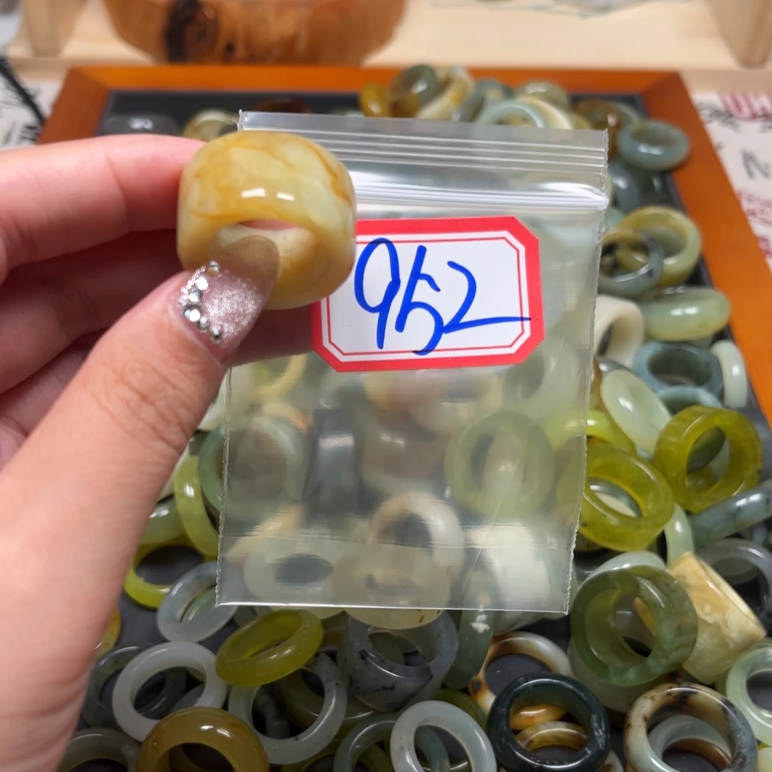 芋***头蛇纹石玉未镶嵌珠宝奇石