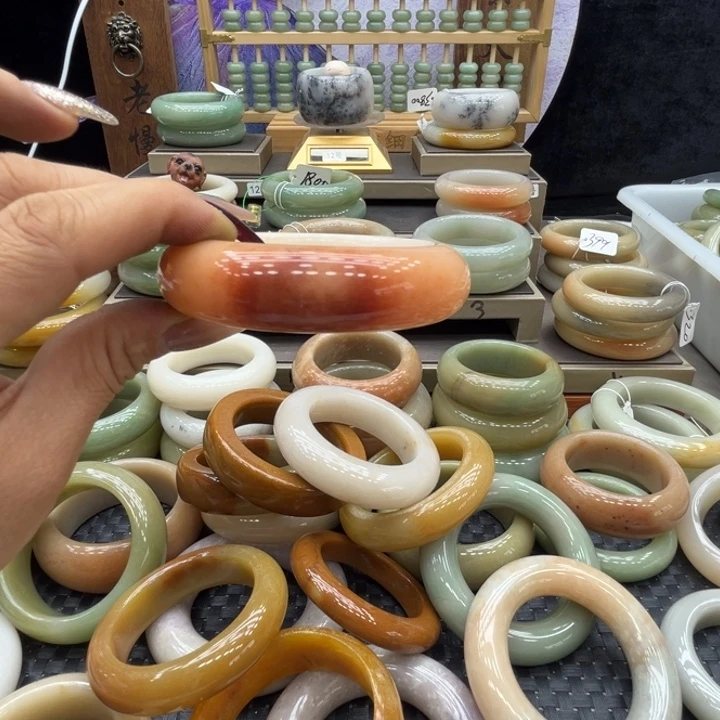 记***石英岩玉未镶嵌手镯