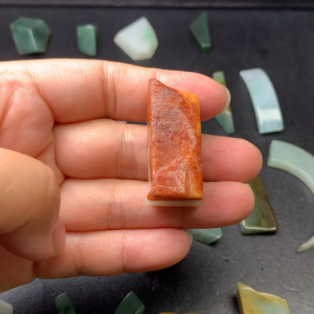 翡翠未镶嵌颈饰翡翠首饰