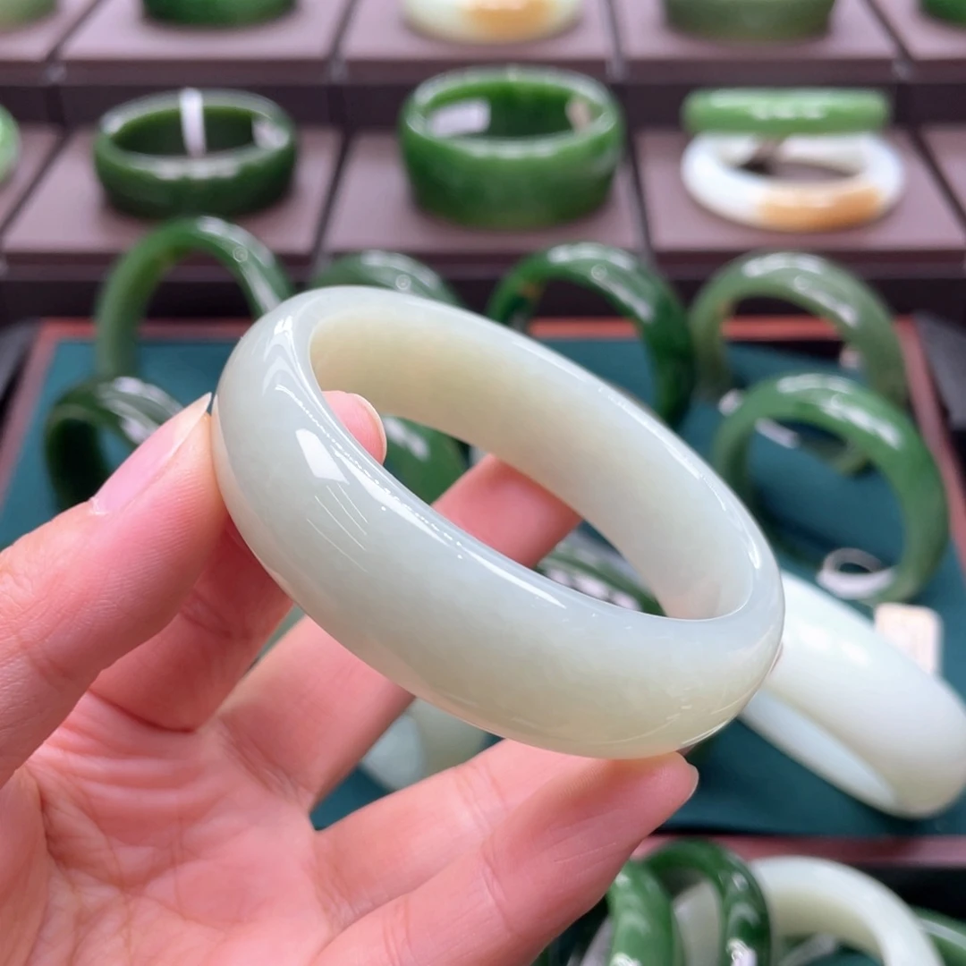 和田玉未镶嵌手镯5657