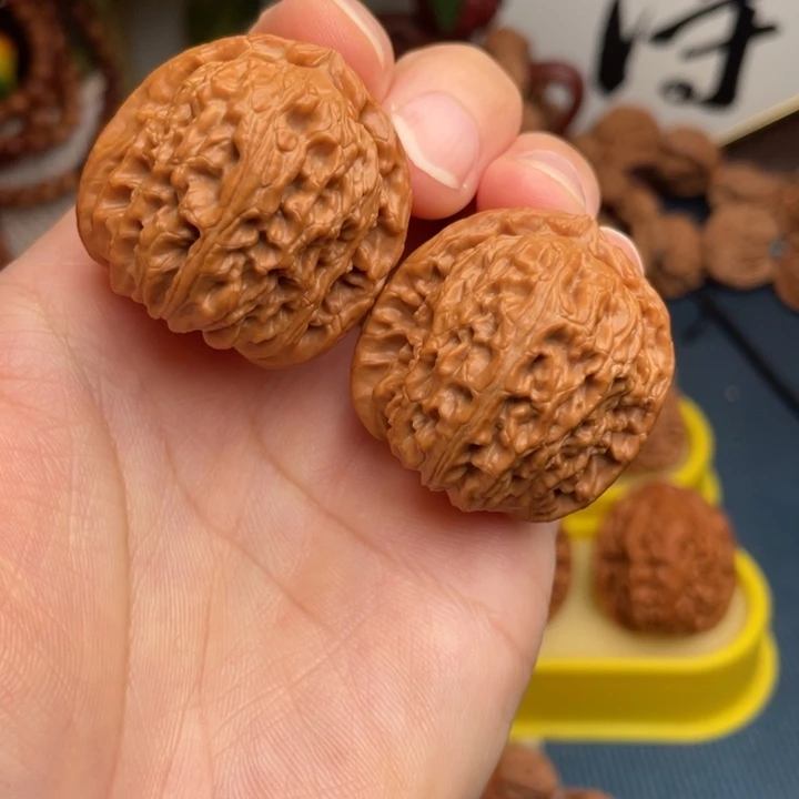 文玩核桃把件三角白36