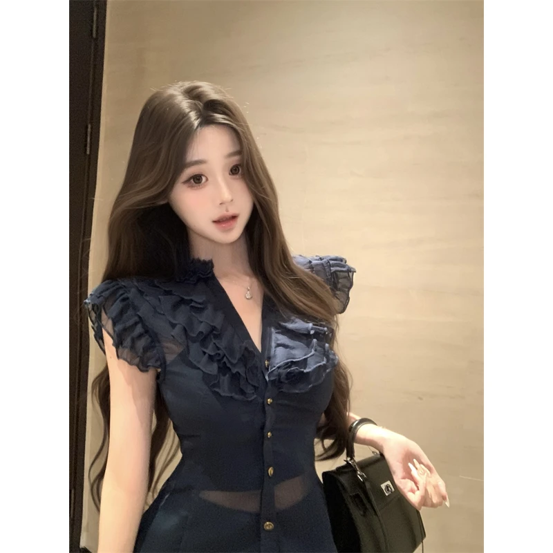 法式气质设计感V领无袖雪纺衫2025夏季收腰显瘦木耳边别致上衣女