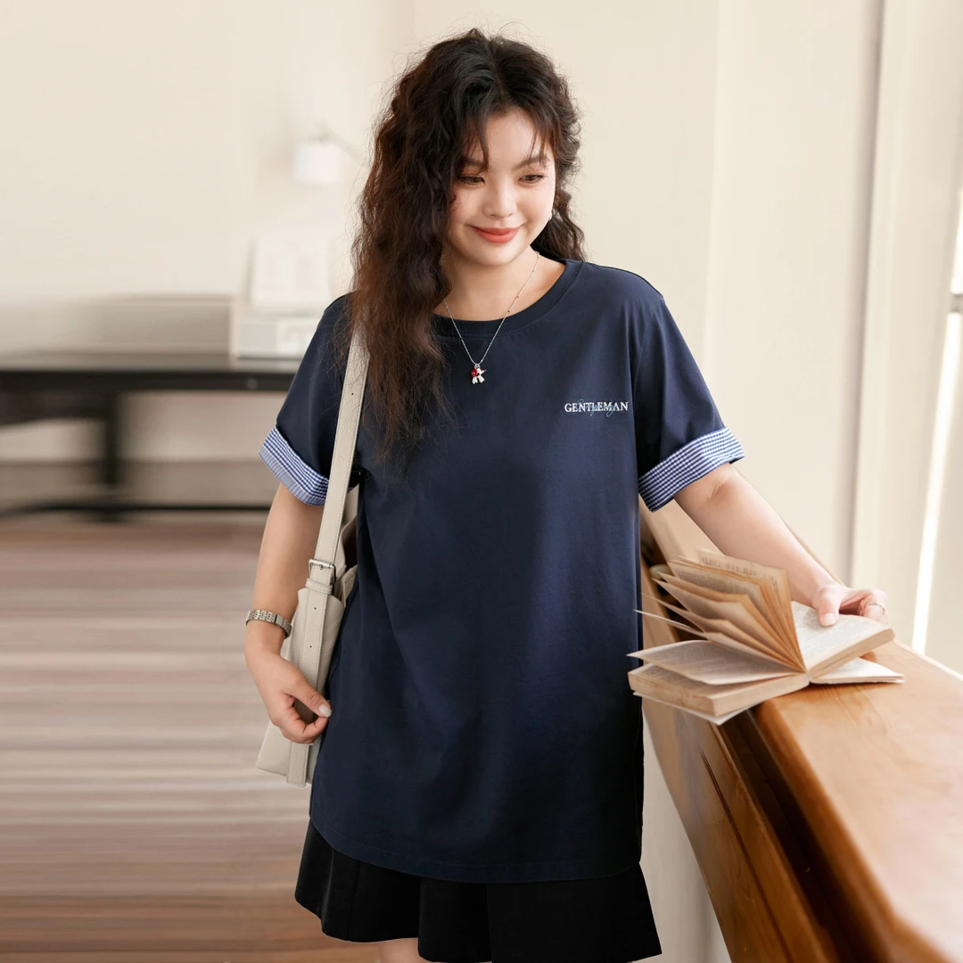 【凉感索罗娜棉拼接格纹刺绣短袖长款T恤】MsShe大码女装A~K2504040