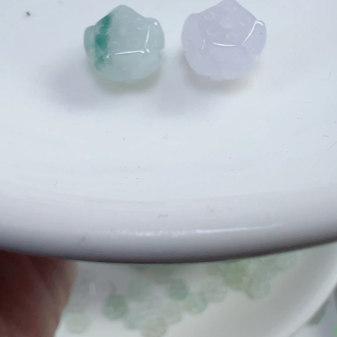 英****翡翠散珠缅甸a货翡翠，莲花珠两个