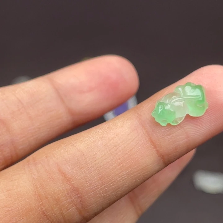 翡翠未镶嵌颈饰吊坠