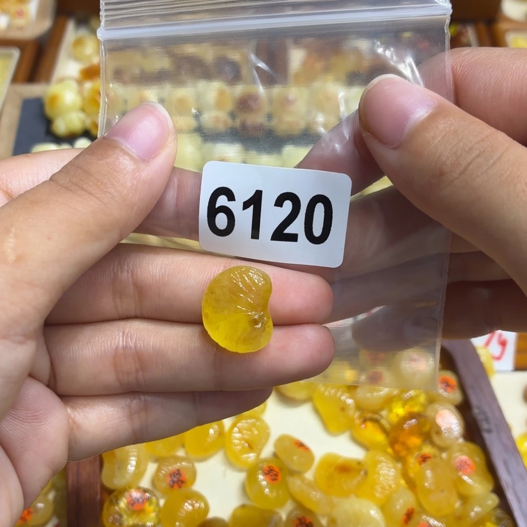 琥珀未镶嵌珠宝奇石