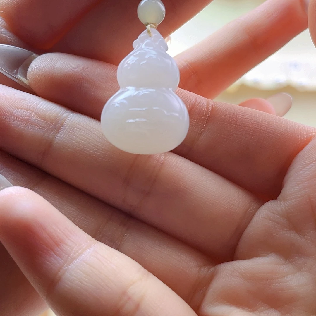 和田玉吊坠(赠链)未镶嵌青****）