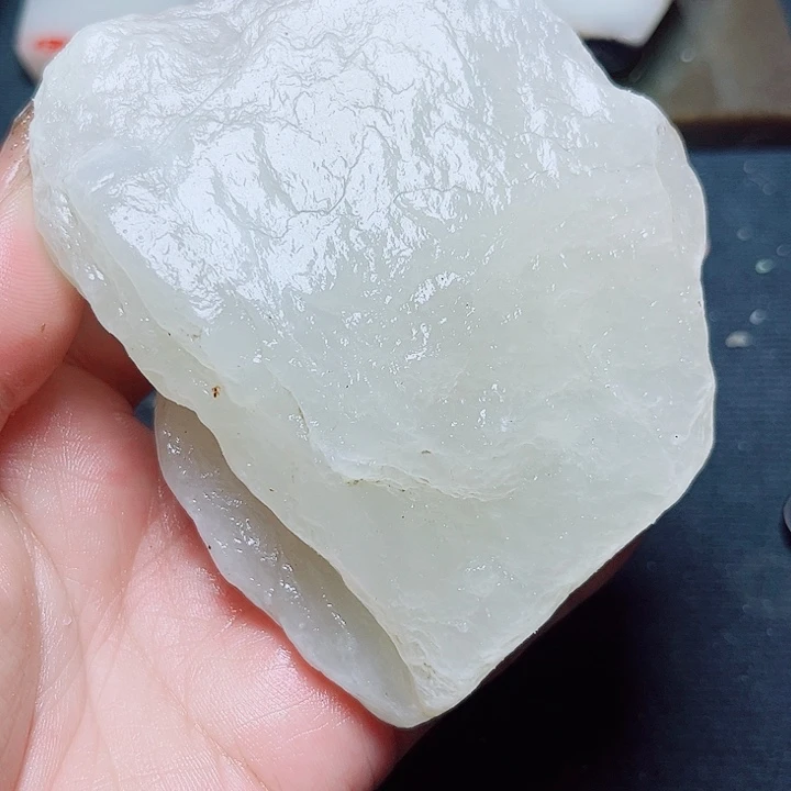 和田玉（糖玉）未镶嵌珠宝奇石