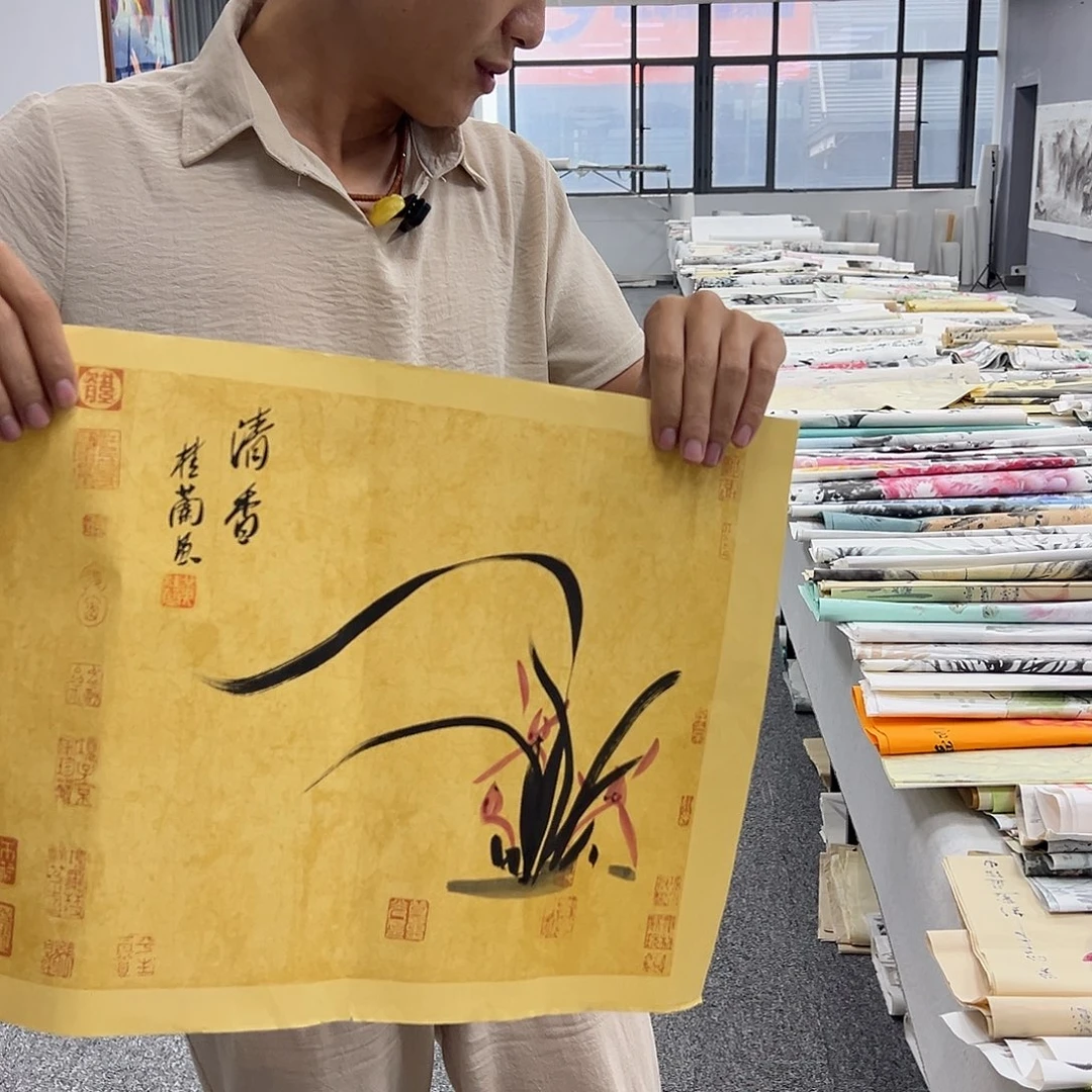国画卖字画的小男孩