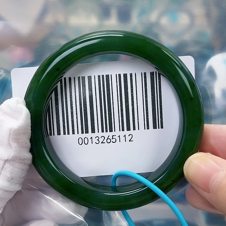 和田玉未镶嵌手镯微瑕57