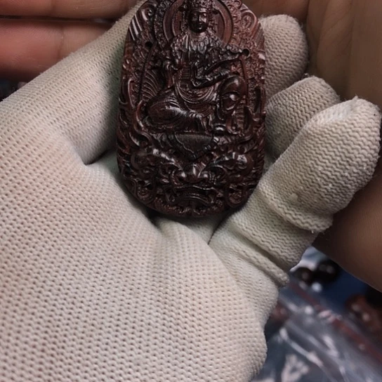 至***，黄花梨/降香黄檀把件