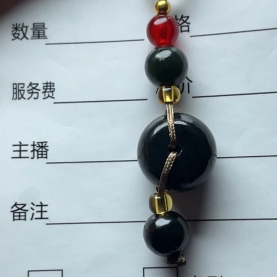 杨***生和田玉未镶嵌颈饰