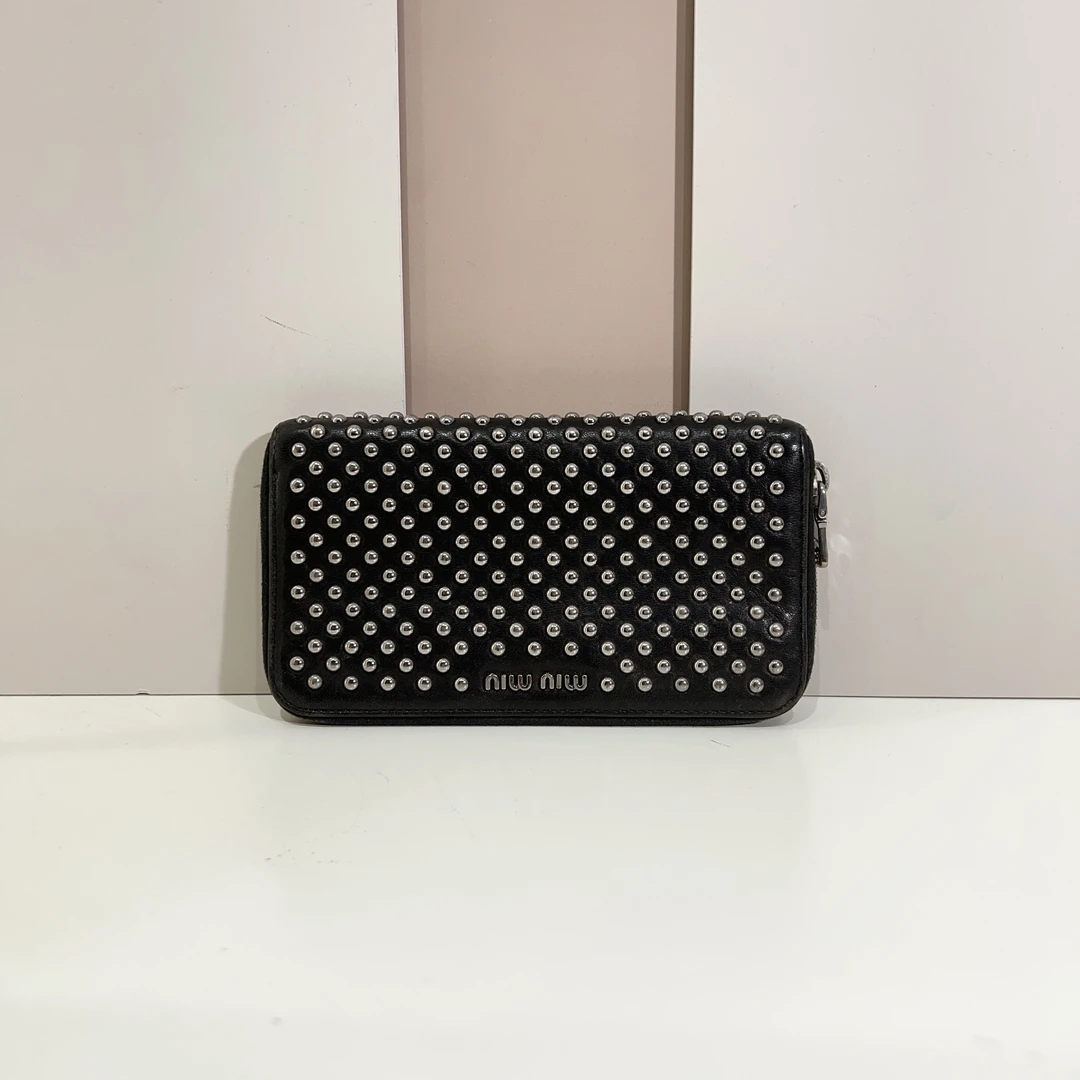 95新 MIU MIU/缪缪 缪缪铆钉钱包a8088