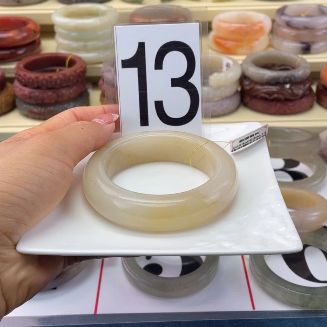 【闪购商品】石英岩玉手镯未镶嵌