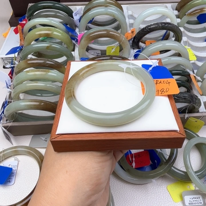 未镶嵌手镯和田玉七月