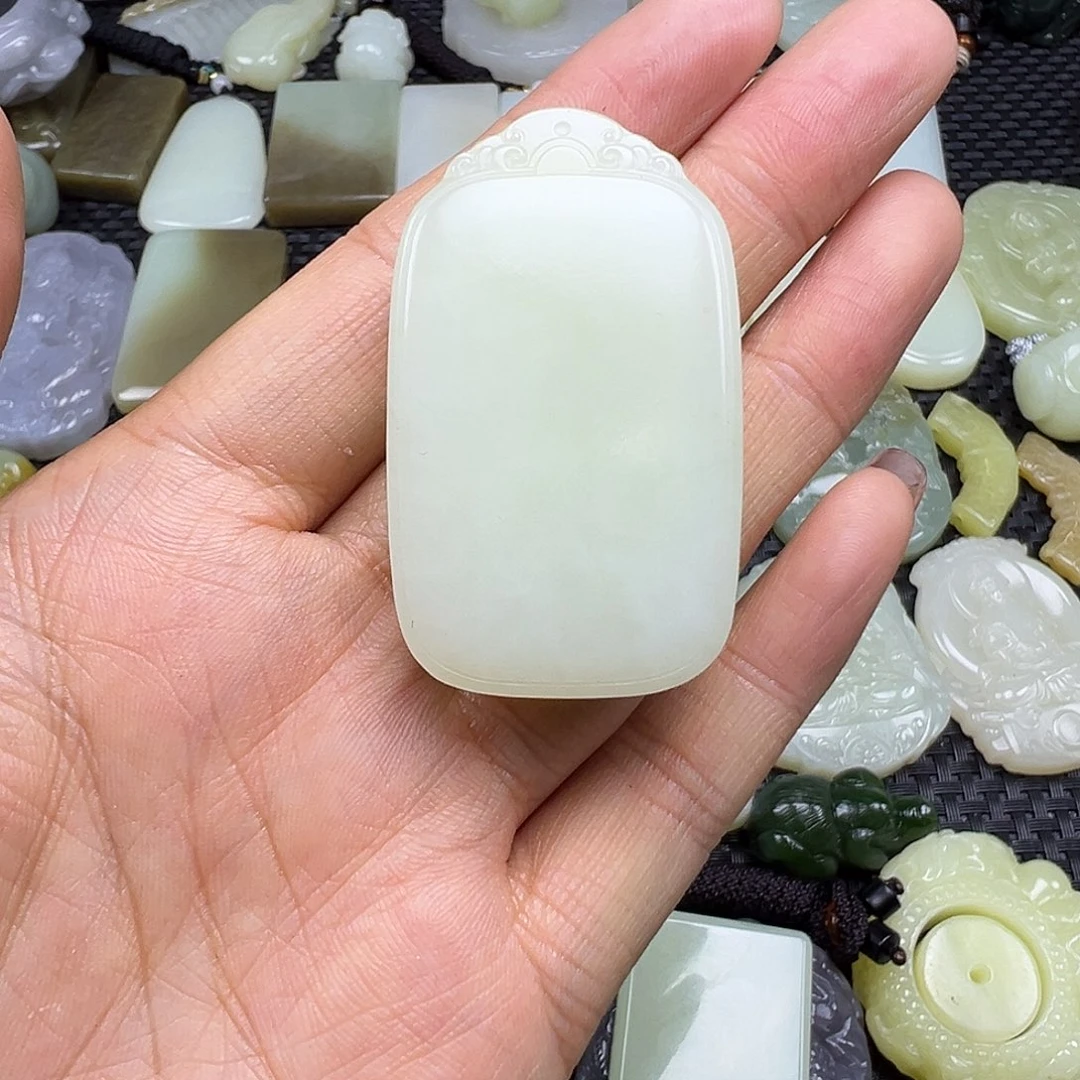 简***安和田玉未镶嵌颈饰