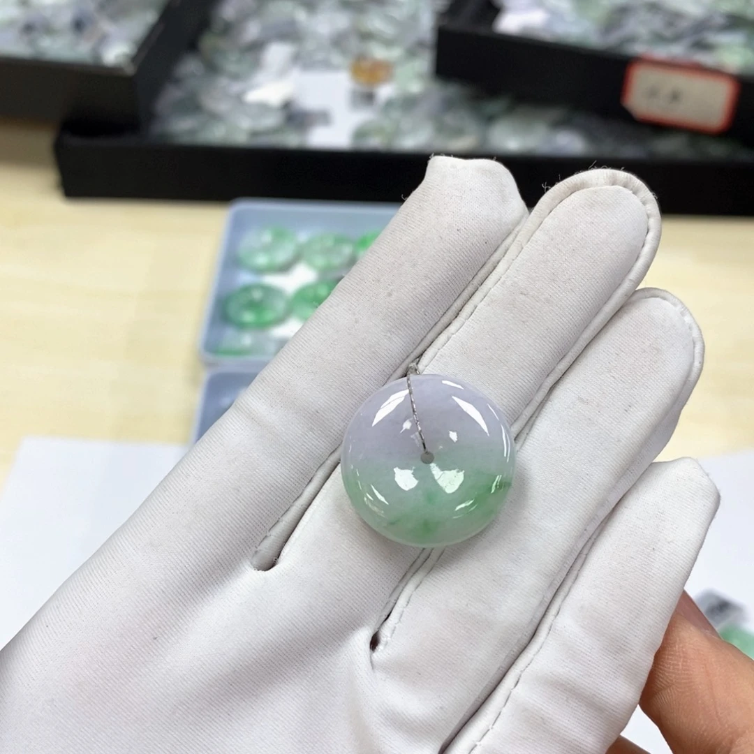 翡翠颈饰未镶嵌平安扣