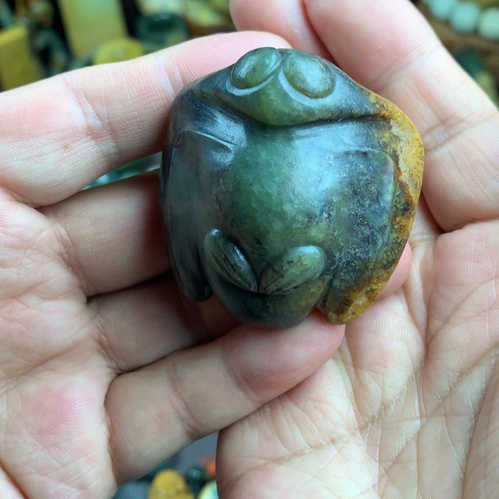 吊坠(赠链)未镶嵌岫岩河磨玉（透闪石质玉）