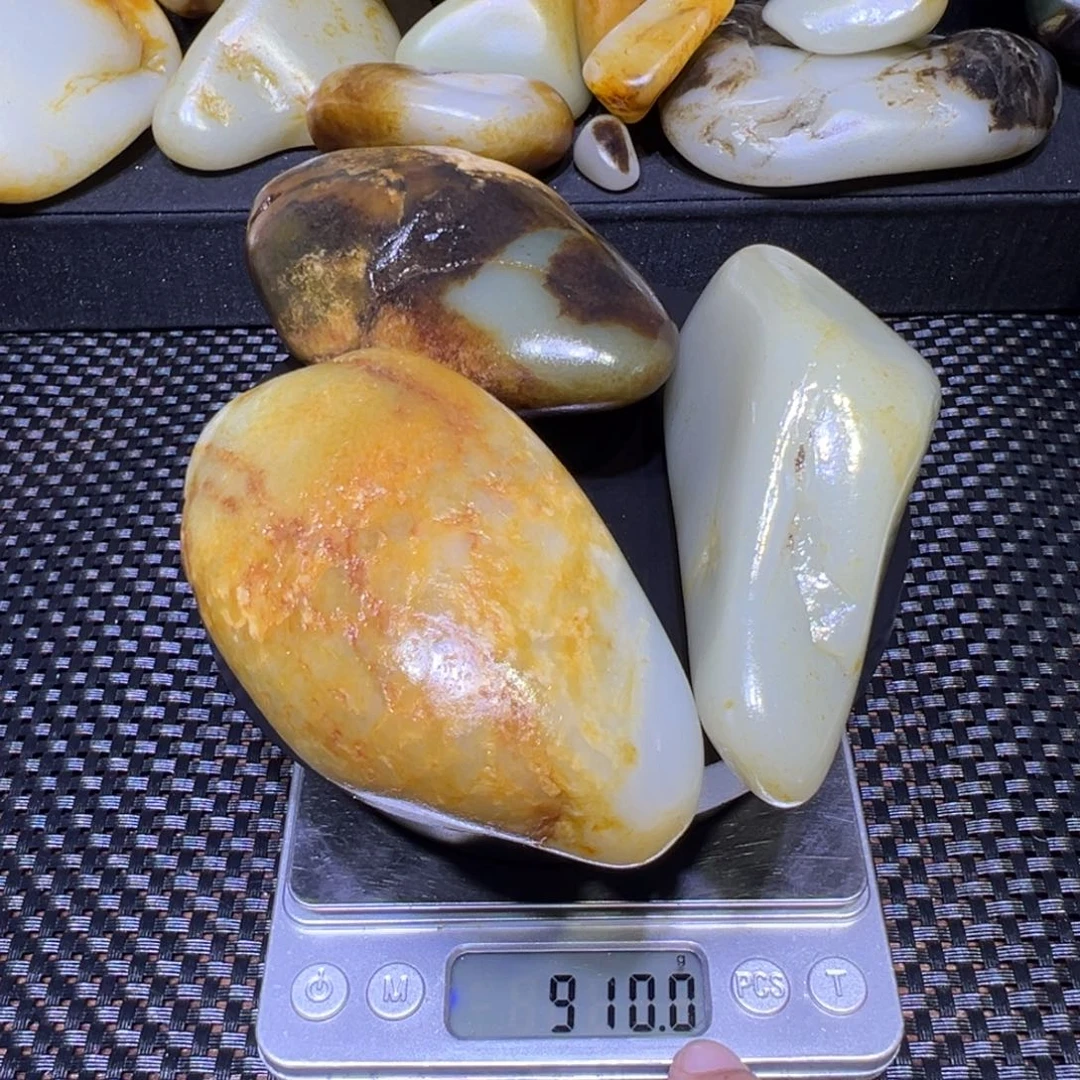 和田玉（子料）未镶嵌吊坠(不含链)909克