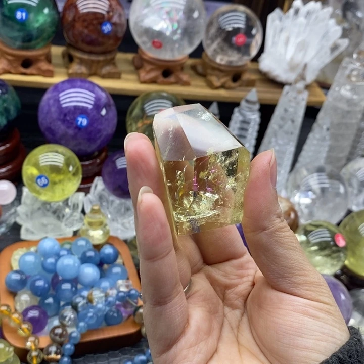 亲***我石材天然黄水晶随行