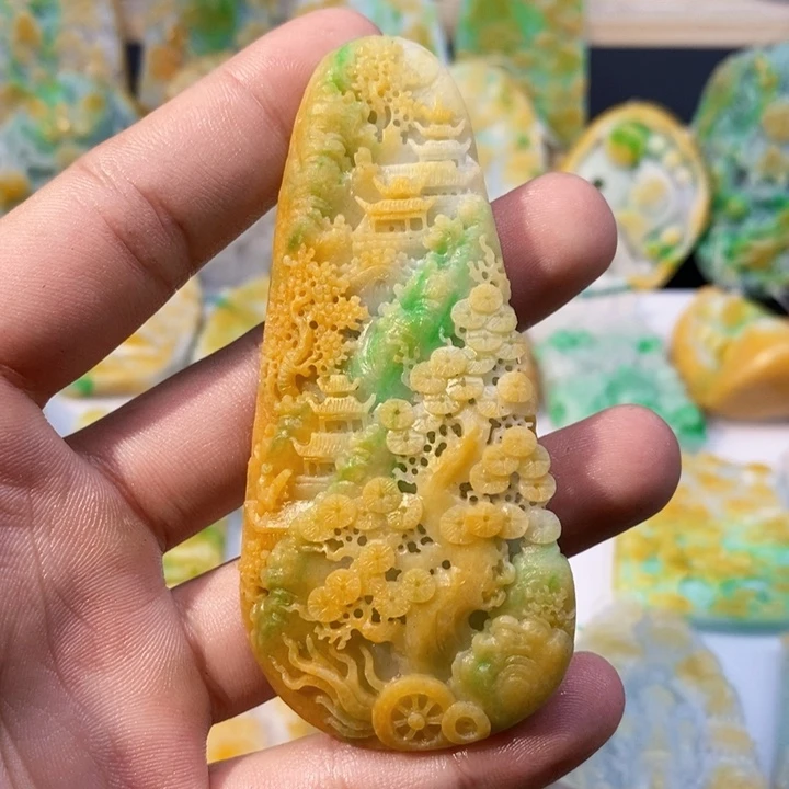 定制翡翠未镶嵌金****行山水