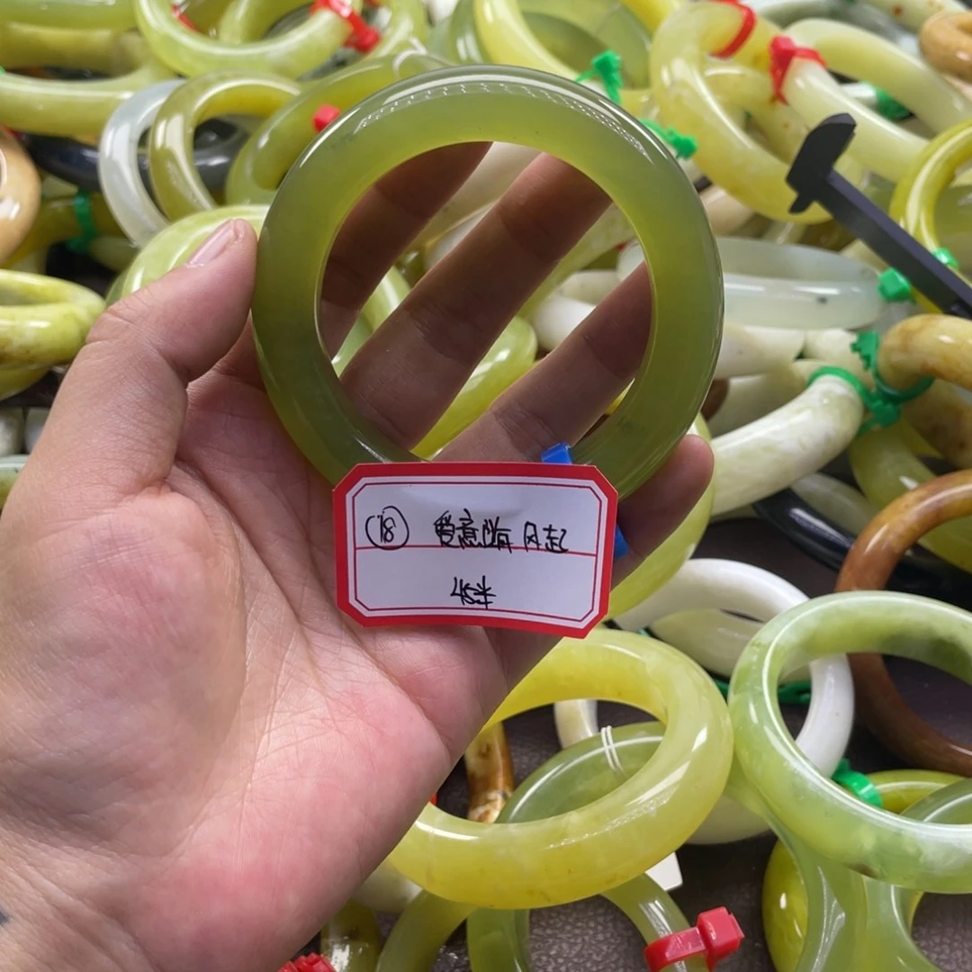 爱***起蛇纹石玉未镶嵌手镯